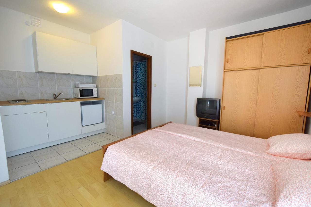 Apartments Vera Malinska Zewnętrze zdjęcie